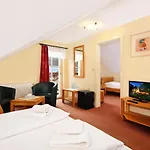 فندق Erika 3*